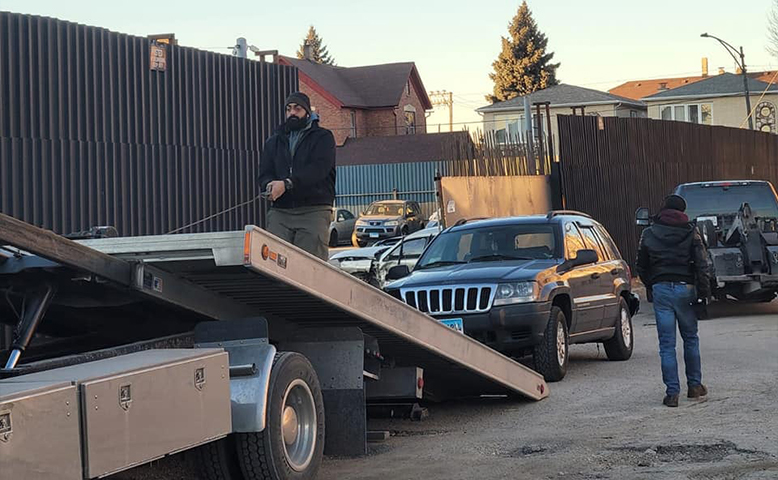 How to Safely Handle a Flat Tire Until Help Arrives